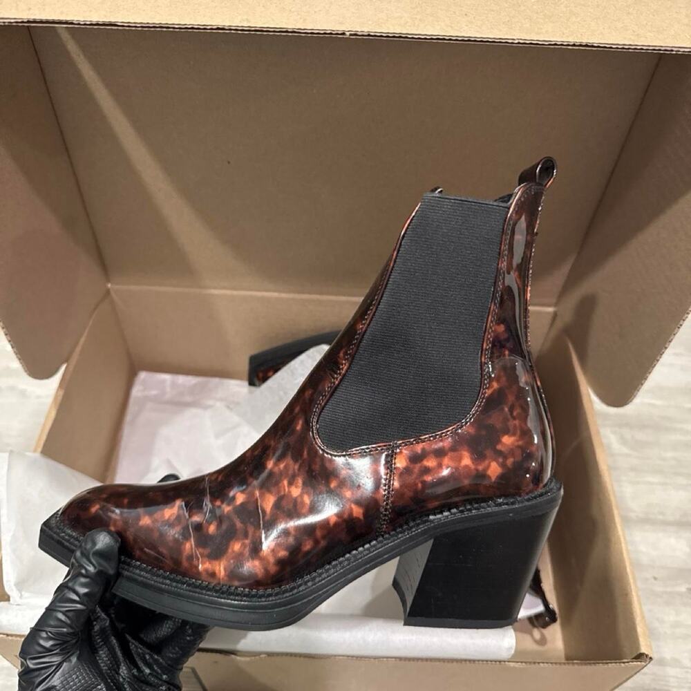 Circus boots in a tortoiseshell